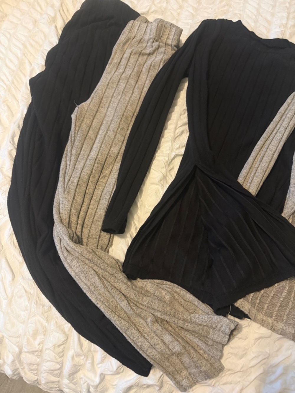 4 pieces Ribbed Knit Sweater Tops - Black & Light Cream - Picture 3 of 5